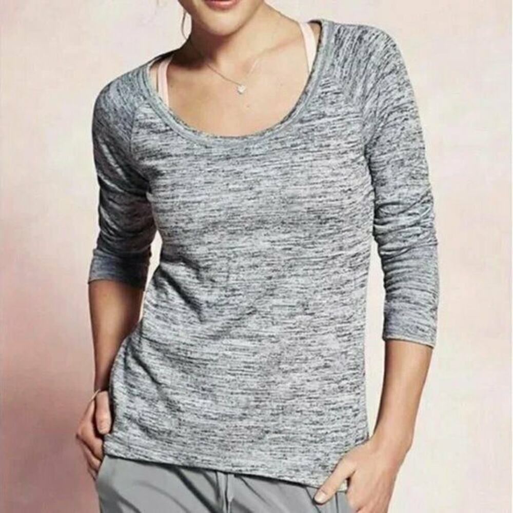 Athleta Ain't No Sweatin It Top M Heather Gray Marl Sharkbite Hem Scoop